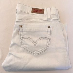 NWOT Levi’s 524 Too Super Low Jeans 32